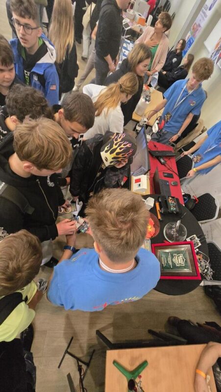 Stoisko ZSEE TME z pracami uczniów na Targach Rzemiosła i Techniki 2025