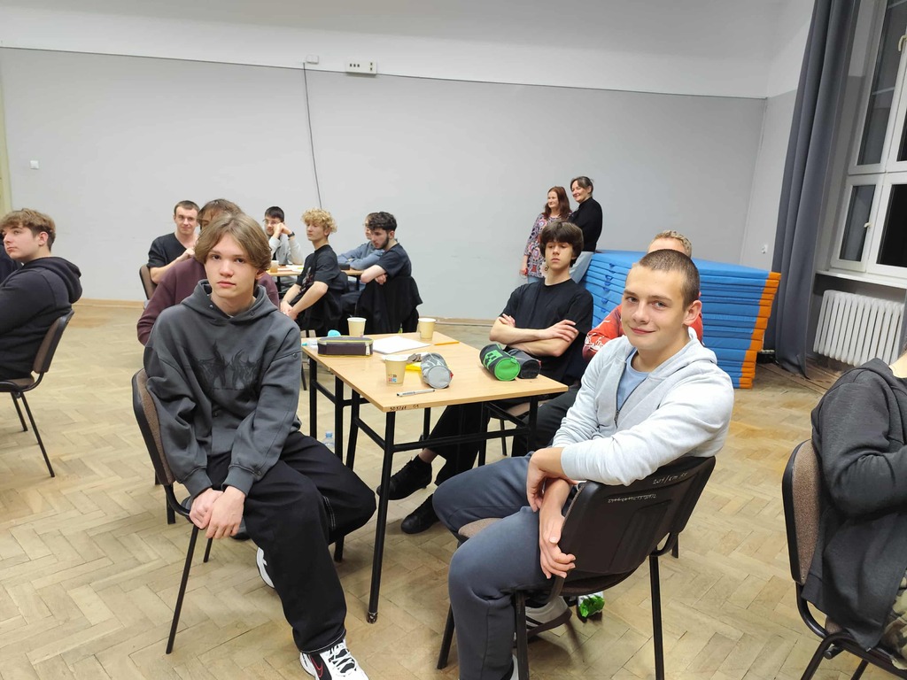Zajęcia matematyczne w nocy – uczniowie TME z zadaniami podczas „Nocy z Matematyką"
