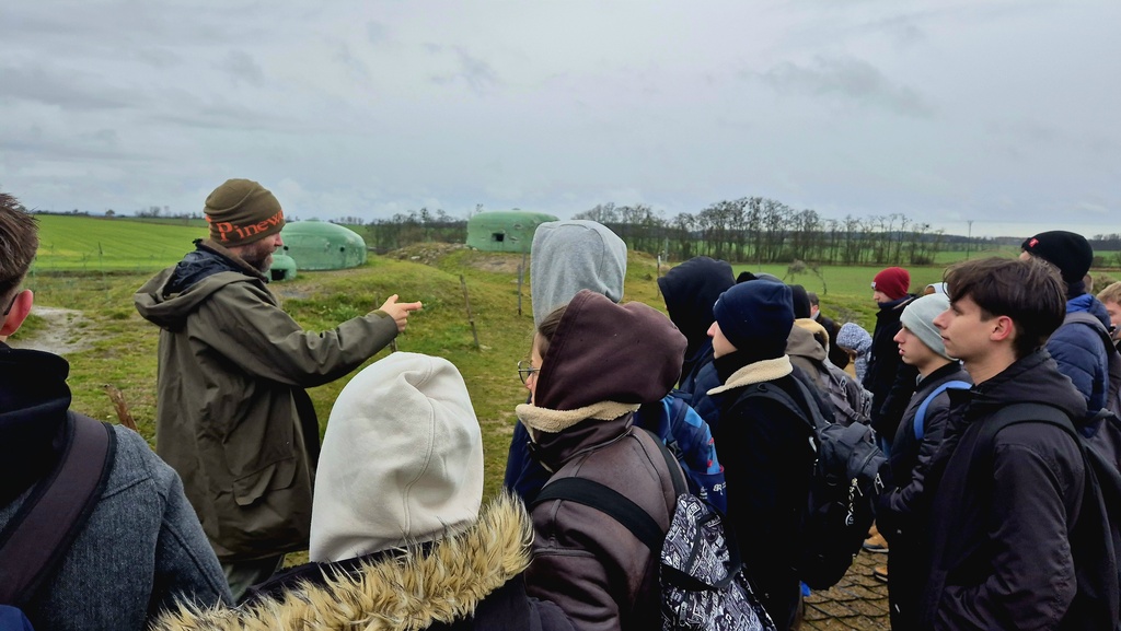Uczniowie TME podczas wycieczki do Międzyrzecza – eksploracja historycznych podziemi