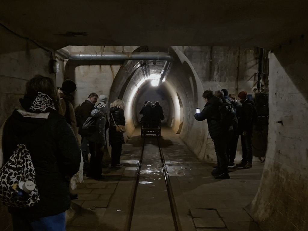 Uczniowie TME z opiekunem przy zabytkach Obszaru Warownego Międzyrzecz