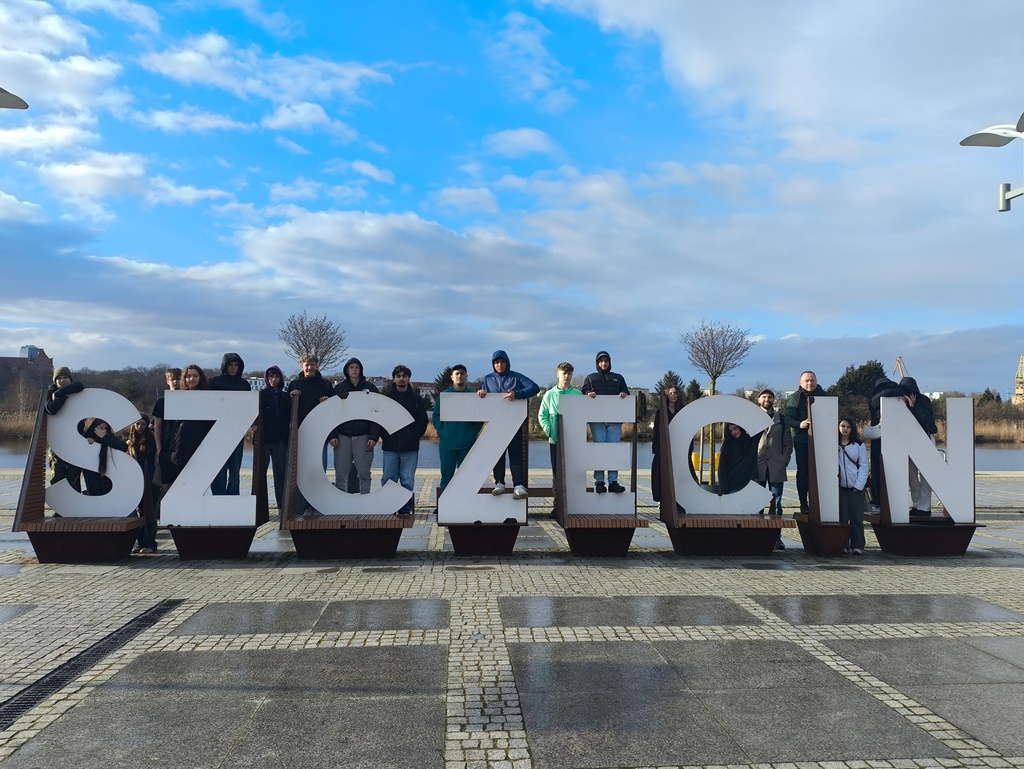 Uczniowie polscy i niemieccy podczas polsko-niemieckiego projektu edukacyjnego w Szczecinie