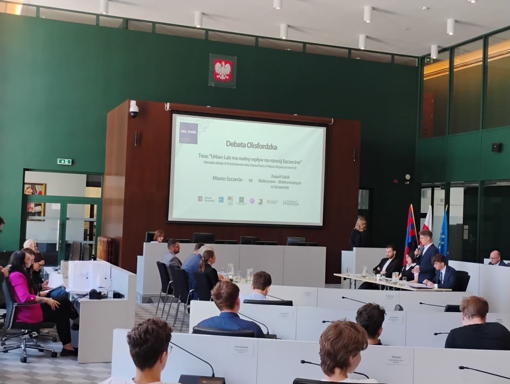 Panel dyskusyjny uczniów ZSEE TME podczas Debaty Oksfordzkiej w Dniach Samorządu 2026